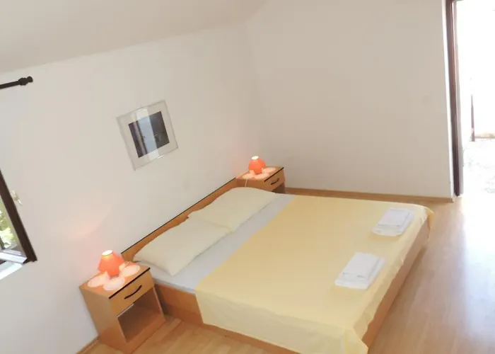 特拉瓦赖维克公寓酒店