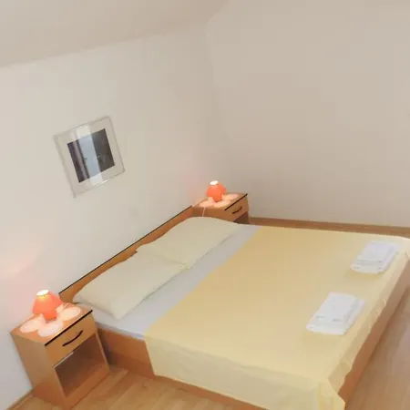 特拉瓦赖维克公寓酒店